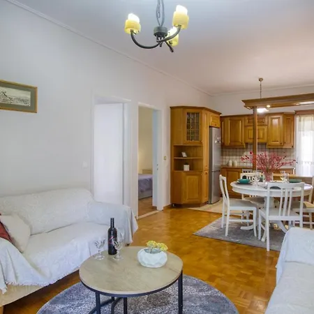 Helena Aparment *