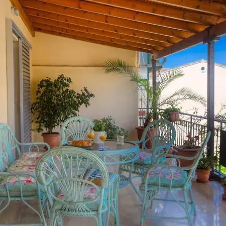 Helena Aparment * Anemómylos