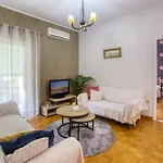 Helena Aparment דירה